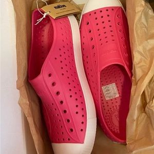 Native Jefferson juniors size 5 brand new pink
